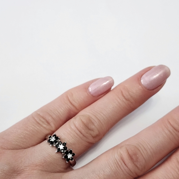 Silver black onyx flower Ring - Picture 4 of 12